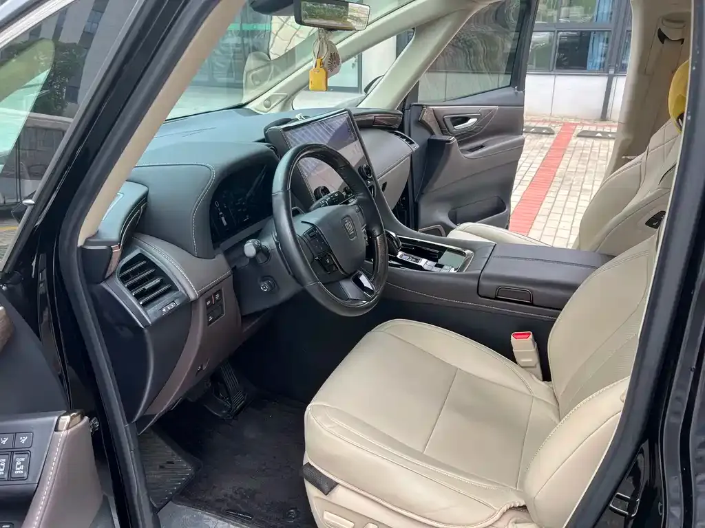 Toyota Vellfire — фото 10