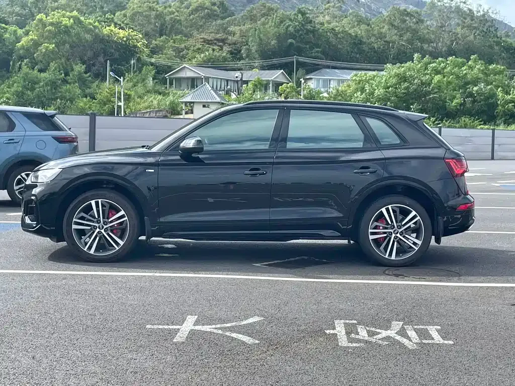 Audi Q5L — фото 8