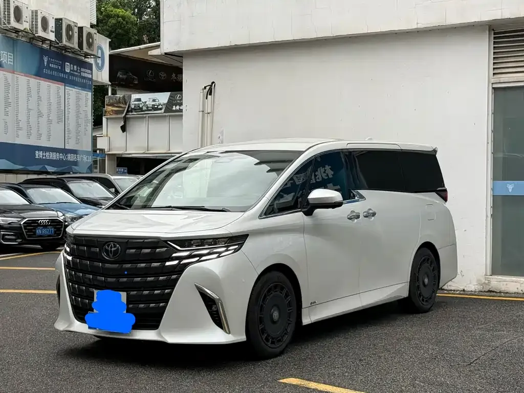 Toyota Alphard — фото 6