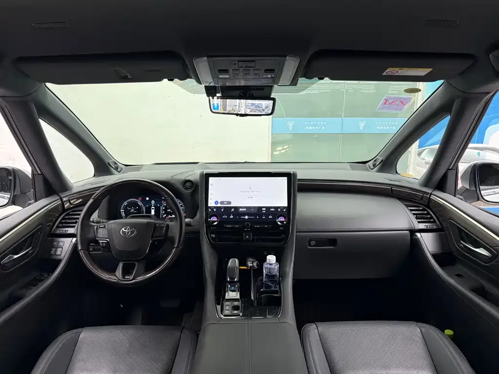 Toyota Alphard — фото 5