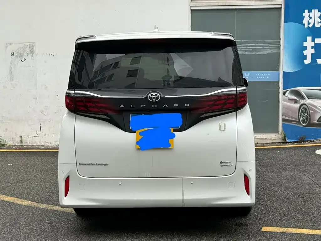 Toyota Alphard — фото 7