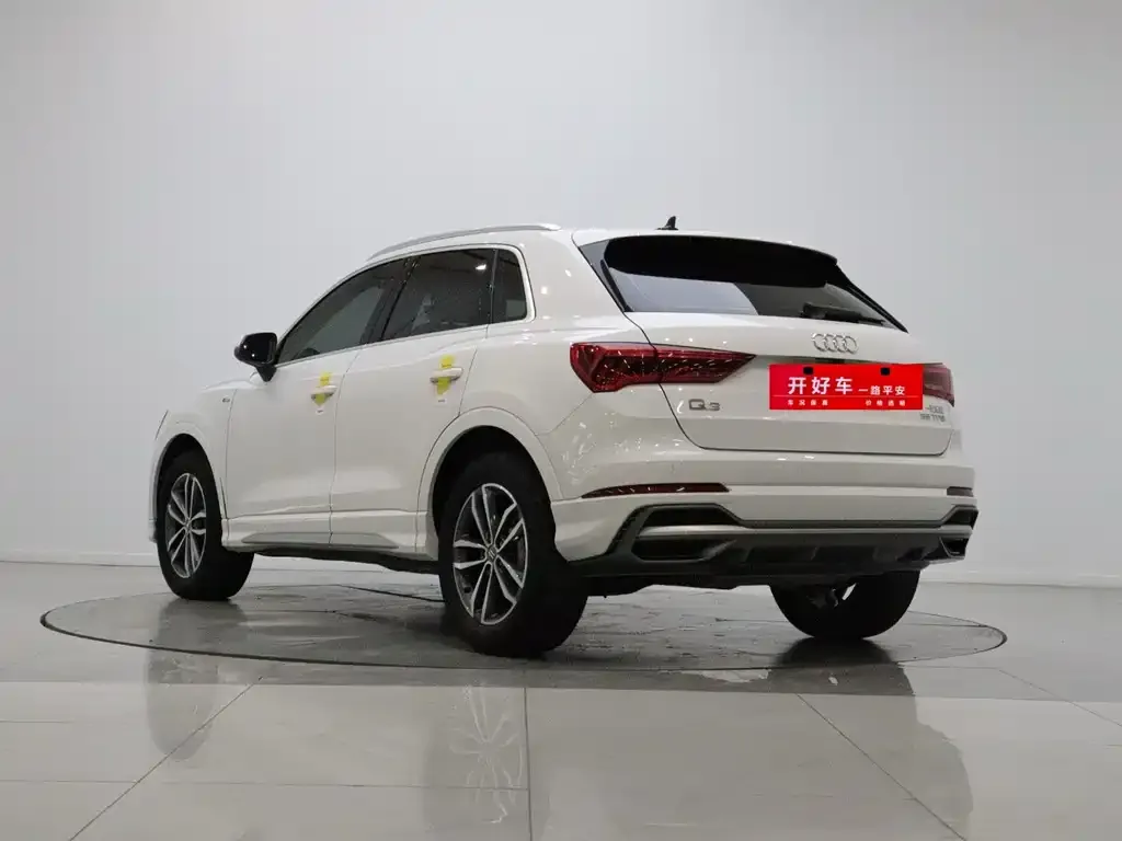Audi Q3 — фото 10