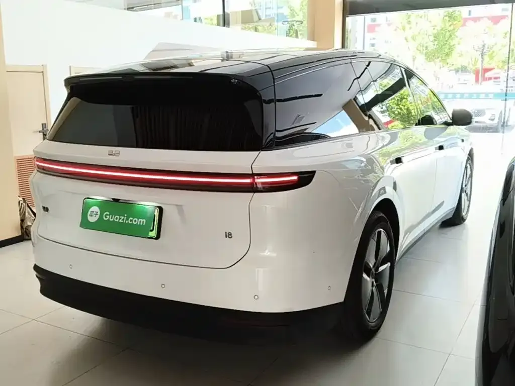 Li Auto i8 — фото 6