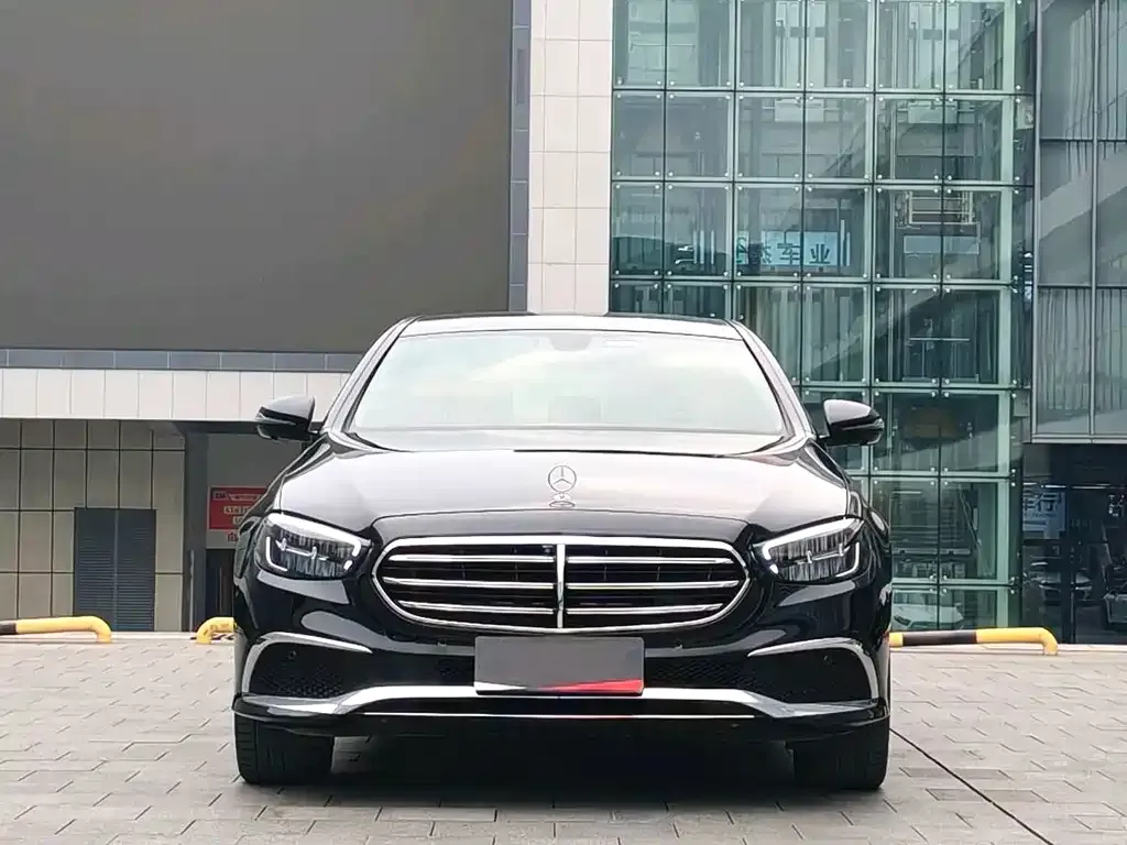 Mercedes-Benz E-Class — фото 4