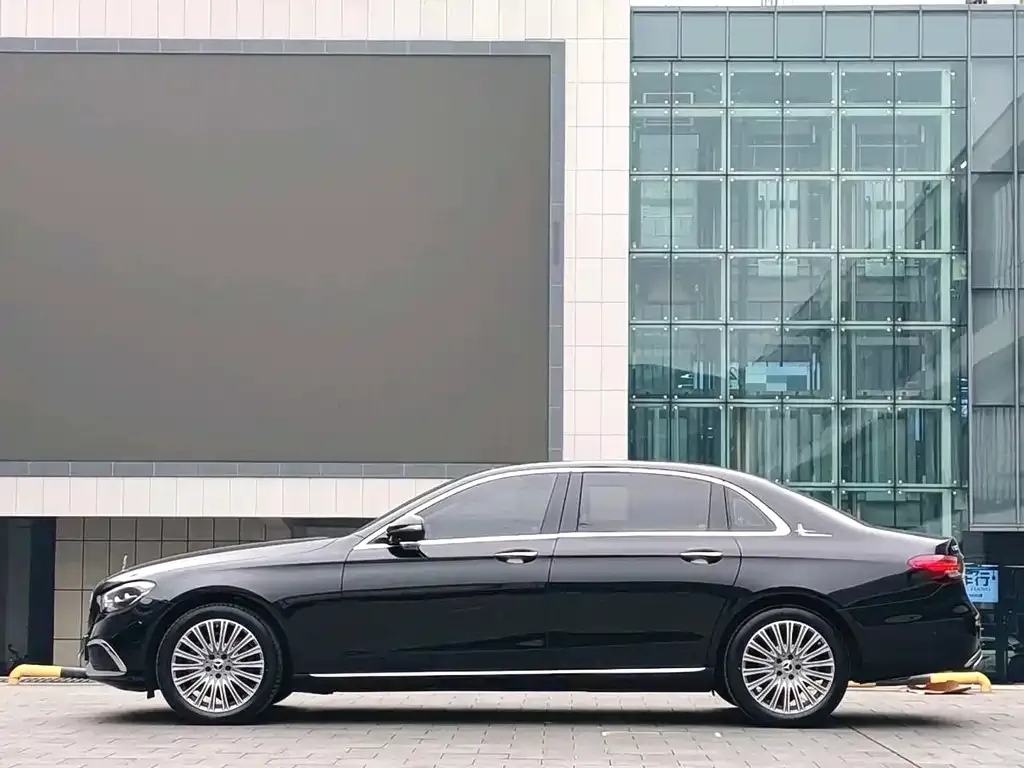 Mercedes-Benz E-Class — фото 2