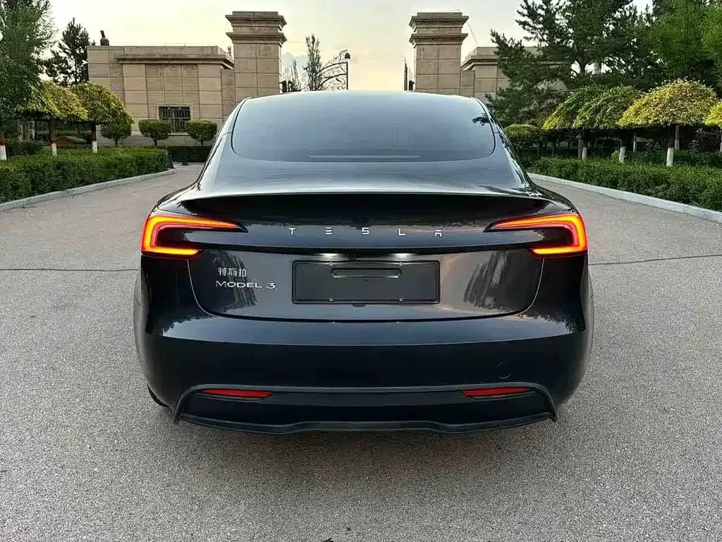 Tesla Model 3 — фото 5