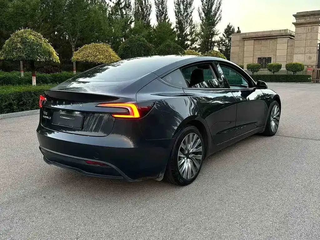 Tesla Model 3 — фото 8