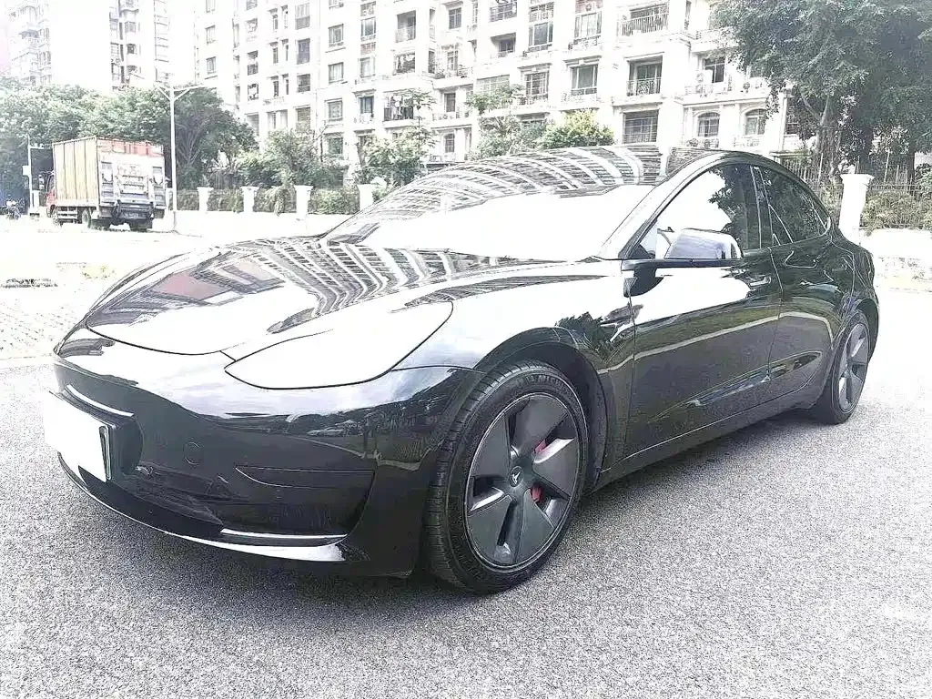 Tesla Model 3 — фото 1