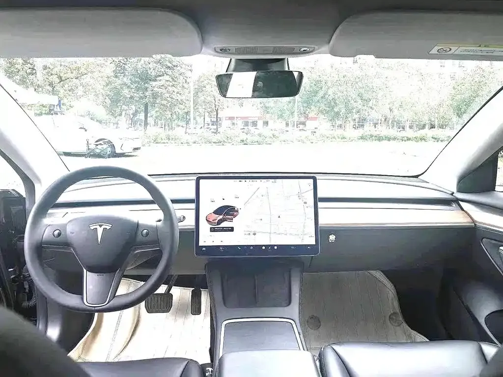 Tesla Model 3 — фото 4