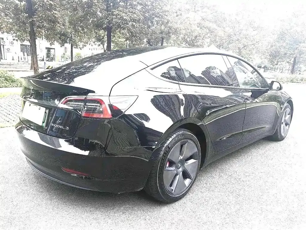 Tesla Model 3 — фото 7