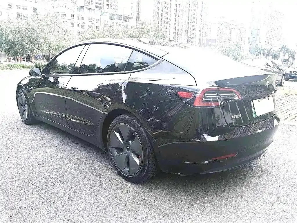 Tesla Model 3 — фото 9