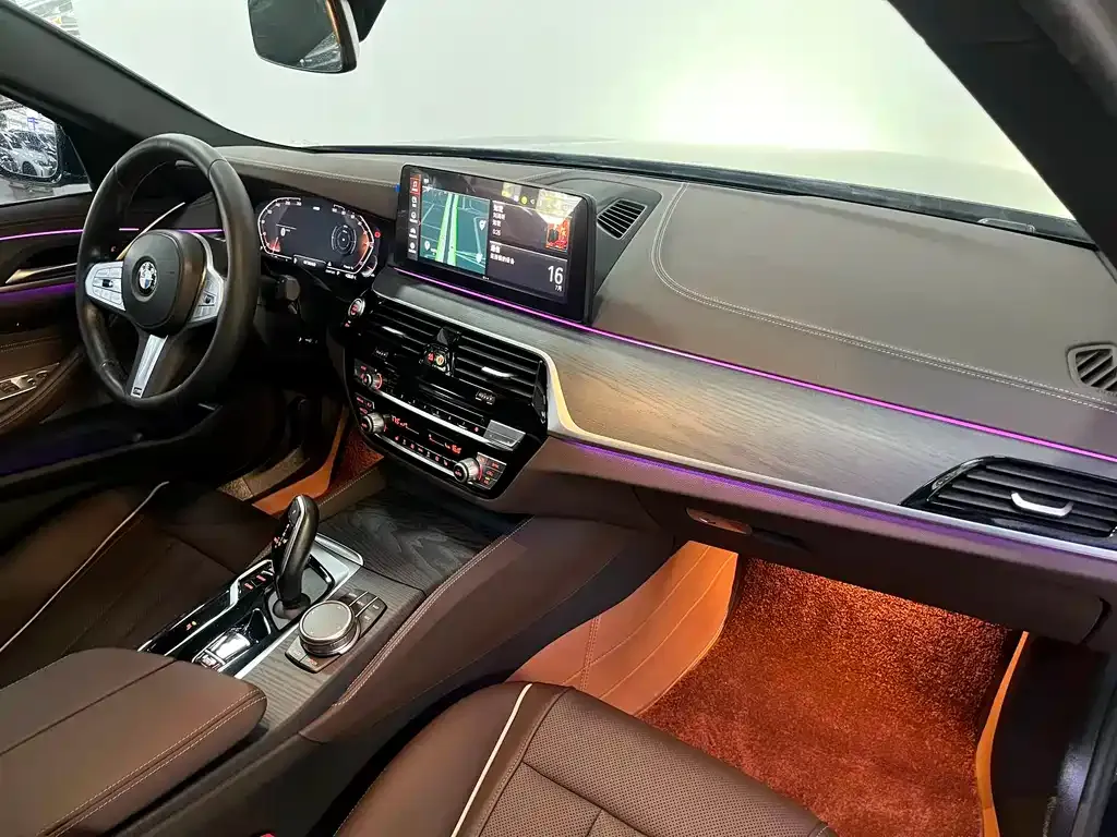 BMW 5 Series — фото 10