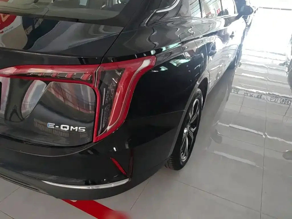 Hongqi E-QM5 — фото 9