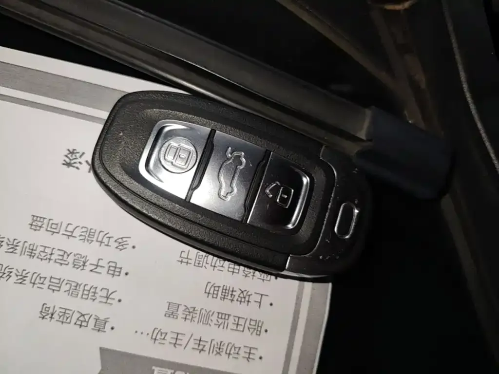 Hongqi E-QM5 — фото 8