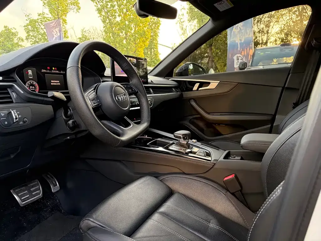 Audi A4L 2024 из CN, фото 8
