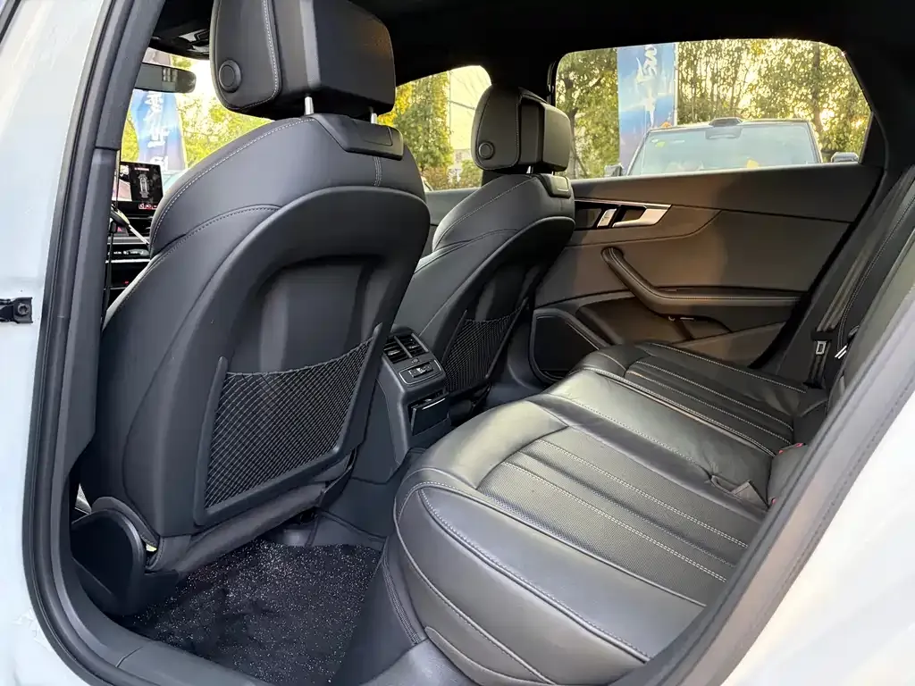 Audi A4L 2024 из CN, фото 10