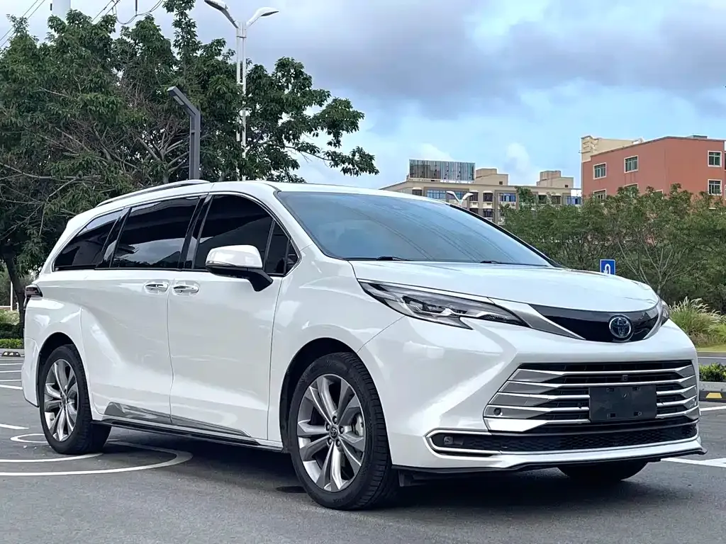 Toyota Sienna — фото 8