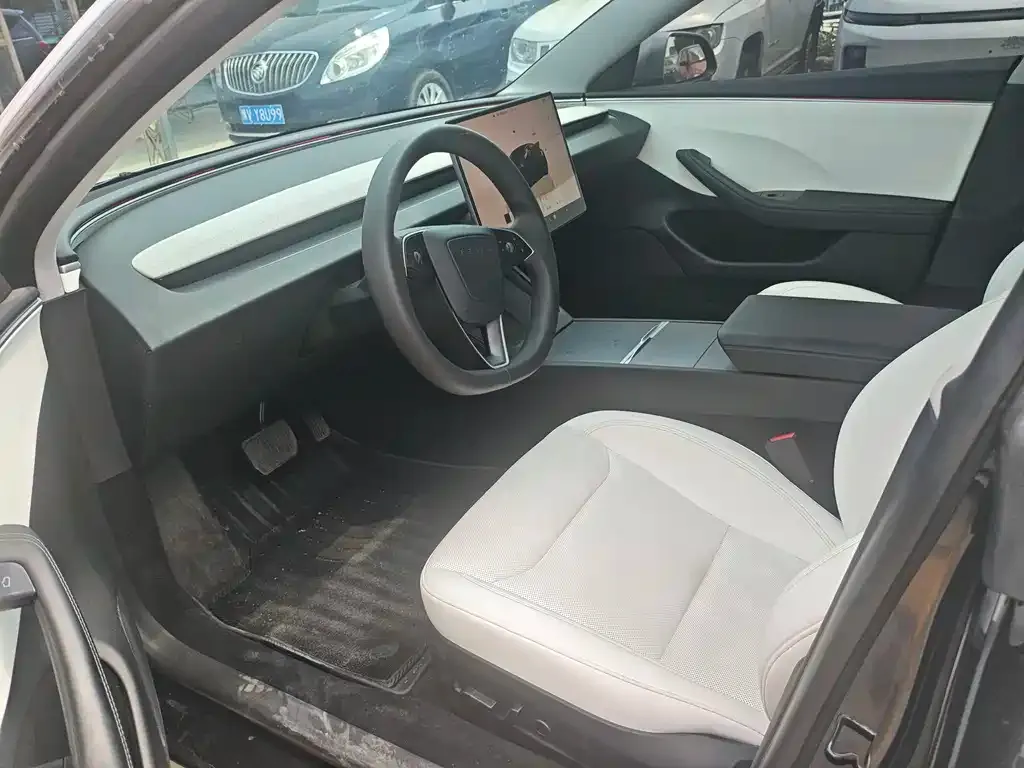 Tesla Model 3 — фото 8