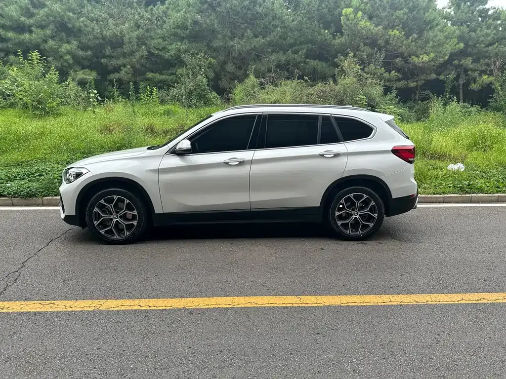 BMW X1 — фото 9