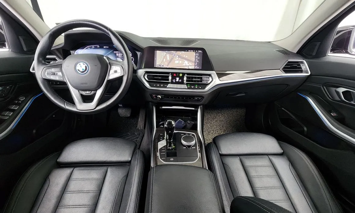 BMW 3-Series 2022 из KR, фото 9