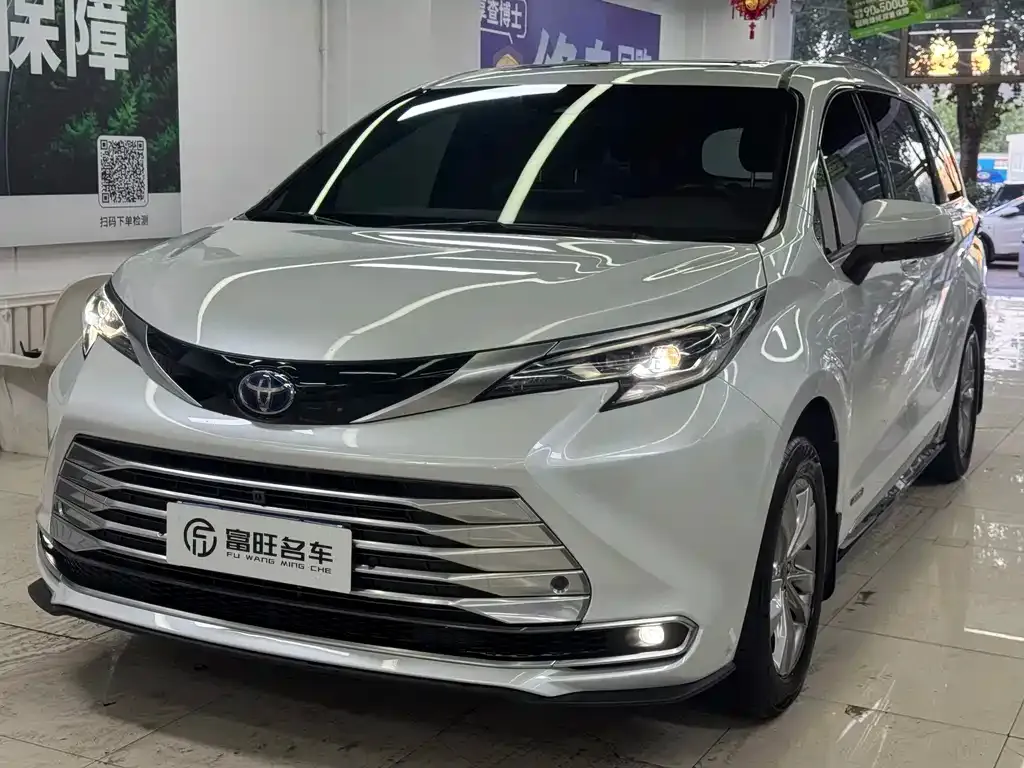 Toyota Sienna — фото 1