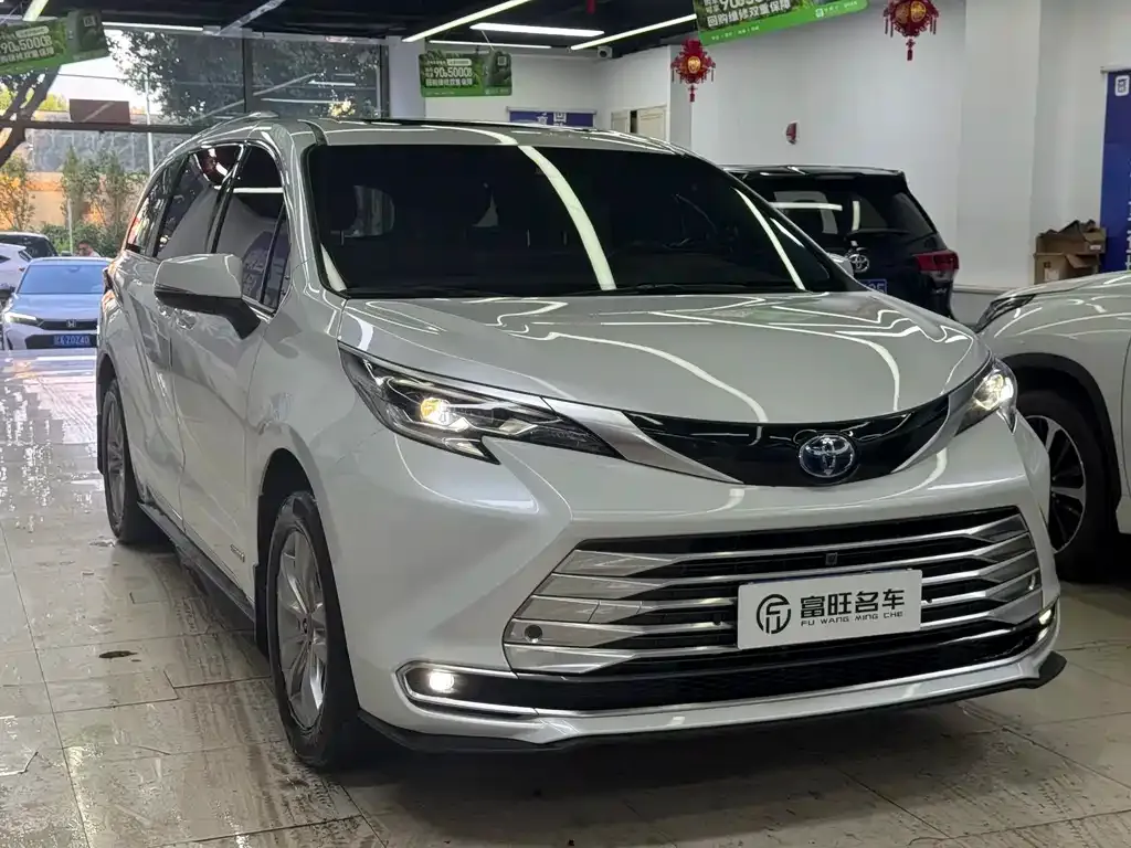 Toyota Sienna — фото 3