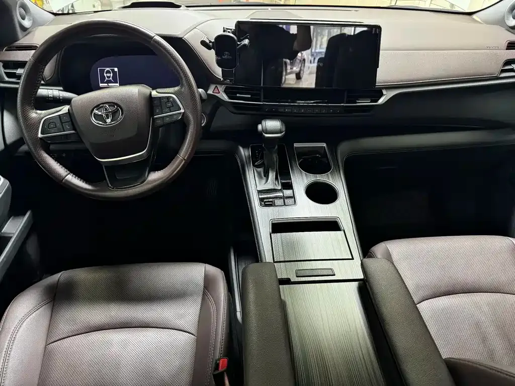 Toyota Sienna — фото 9