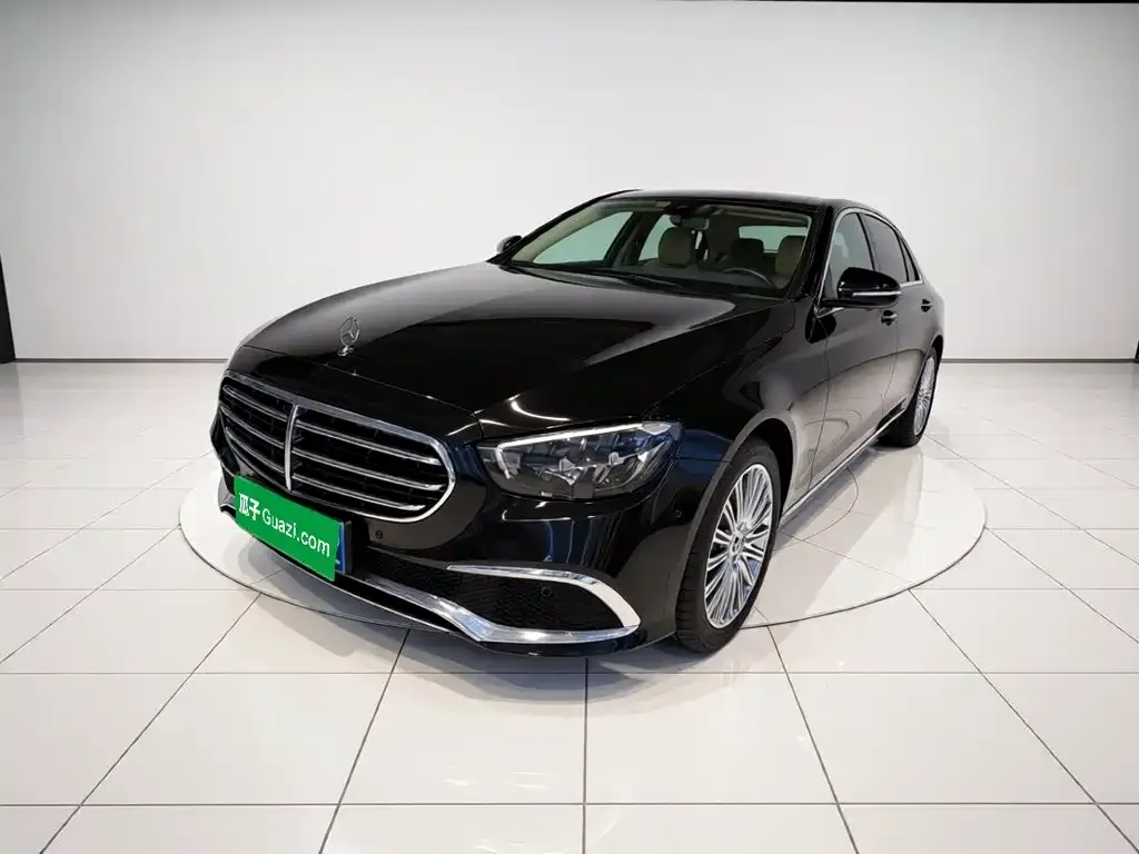 Mercedes-Benz E-Class — фото 1