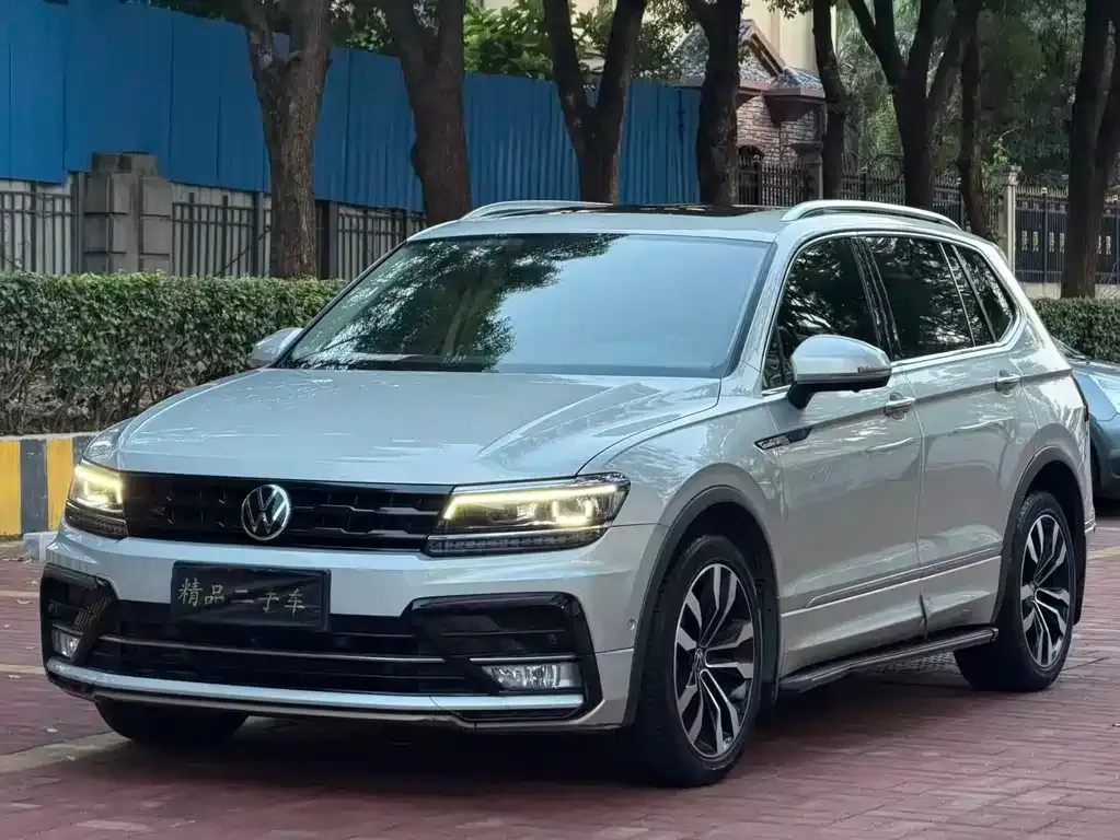 Volkswagen Tiguan L — фото 1