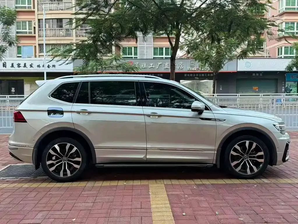 Volkswagen Tiguan L — фото 7