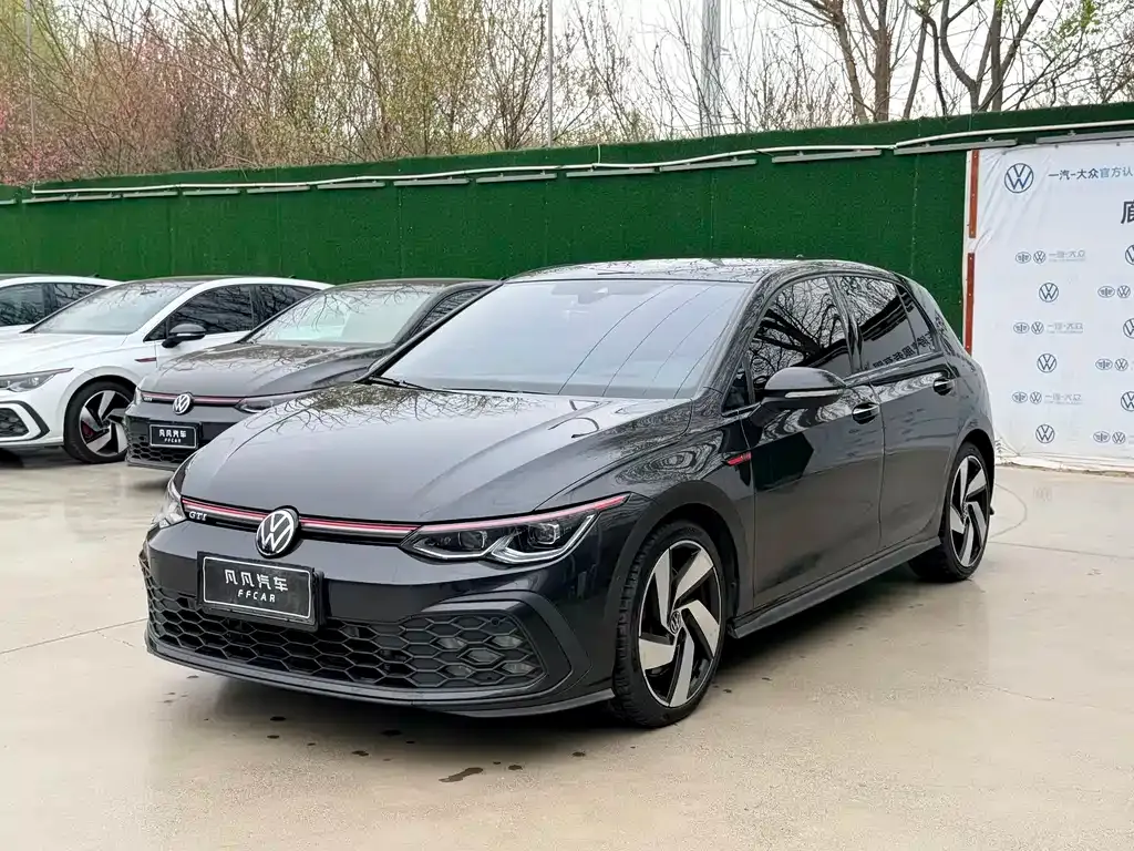 Volkswagen Golf GTI — фото 1