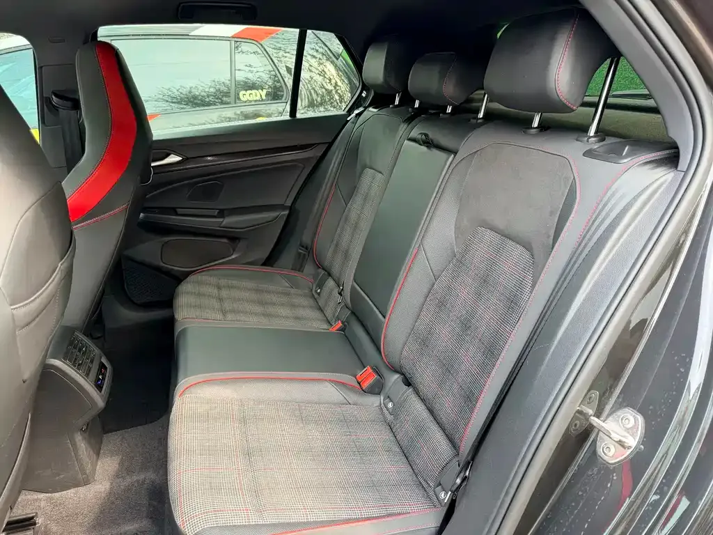 Volkswagen Golf GTI — фото 5