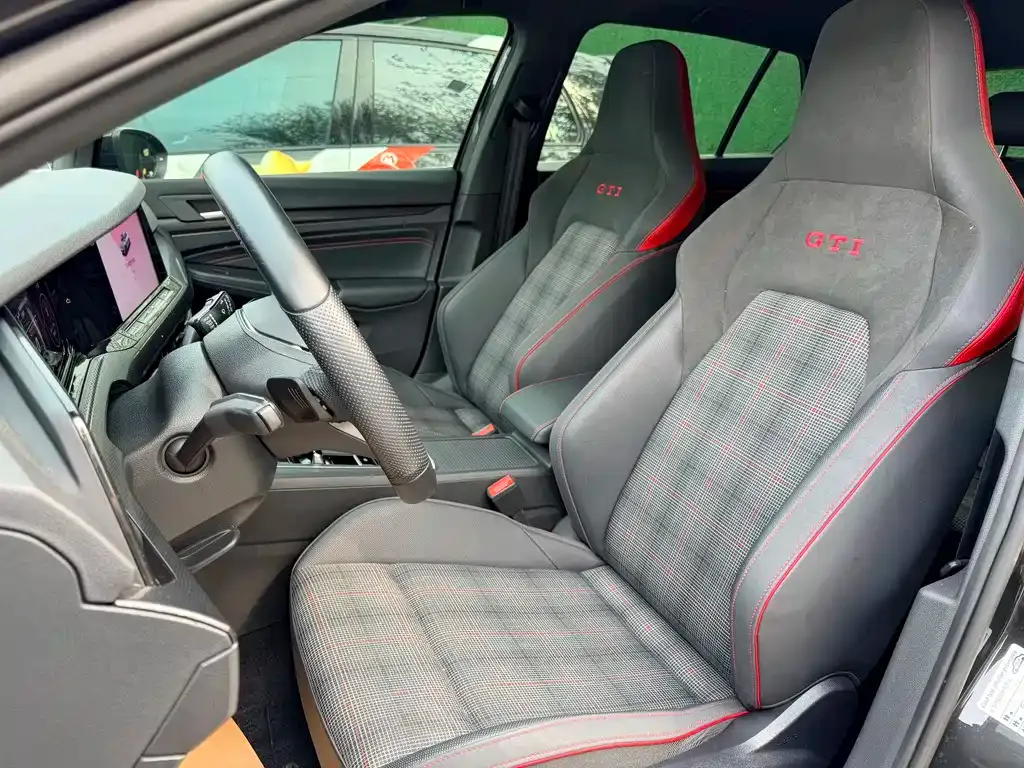Volkswagen Golf GTI — фото 6