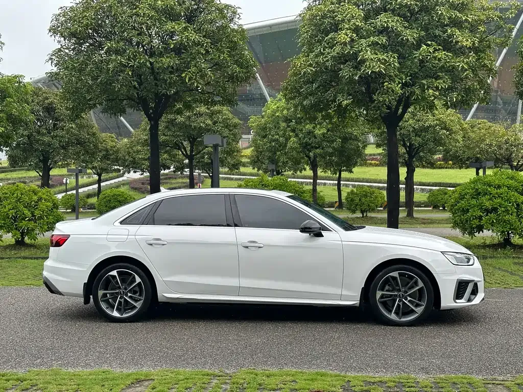 Audi A4L — фото 7