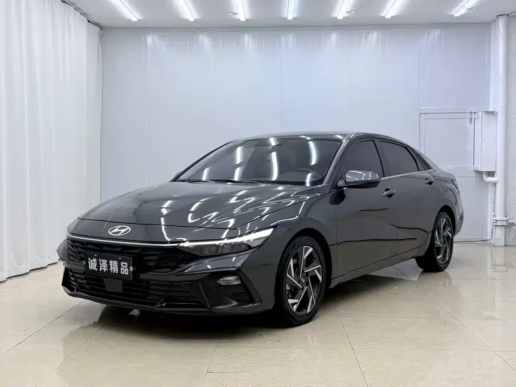 Hyundai Elantra — фото 1