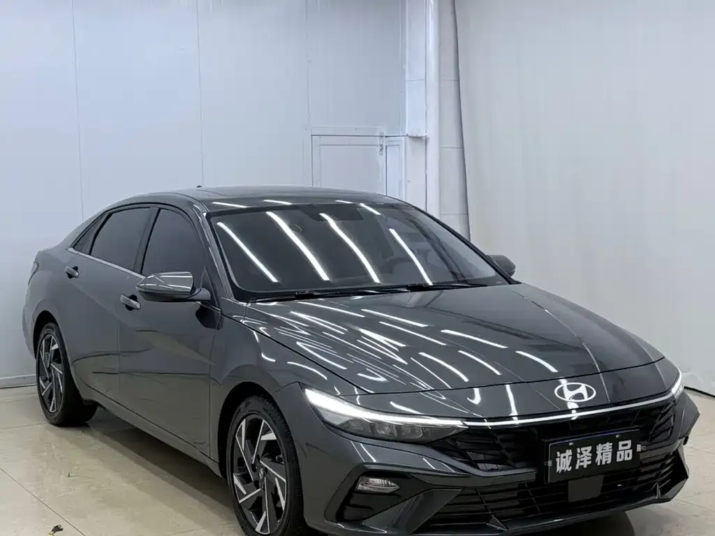 Hyundai Elantra — фото 2