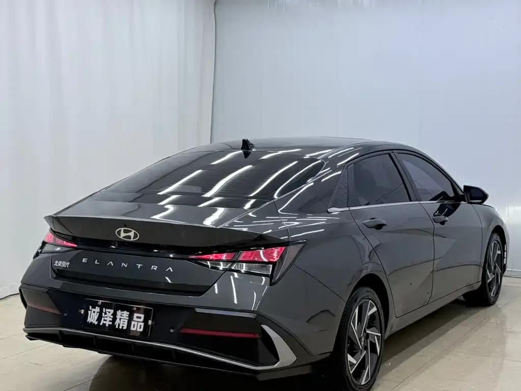 Hyundai Elantra — фото 10