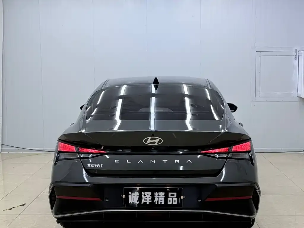 Hyundai Elantra — фото 5