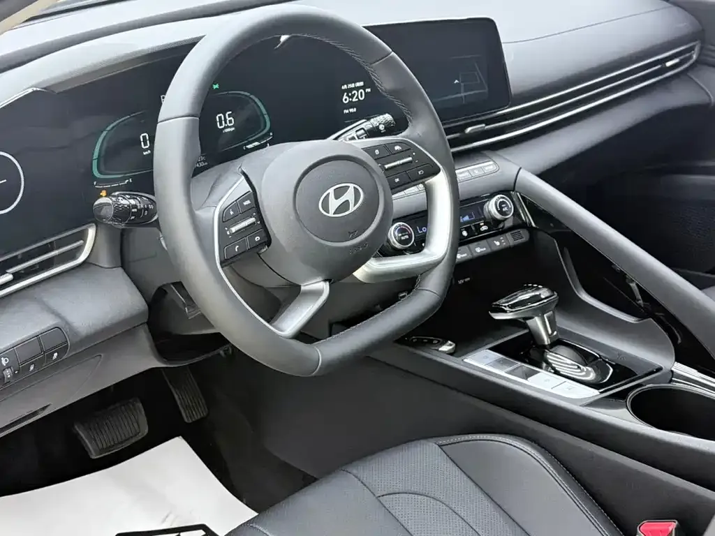 Hyundai Elantra — фото 7