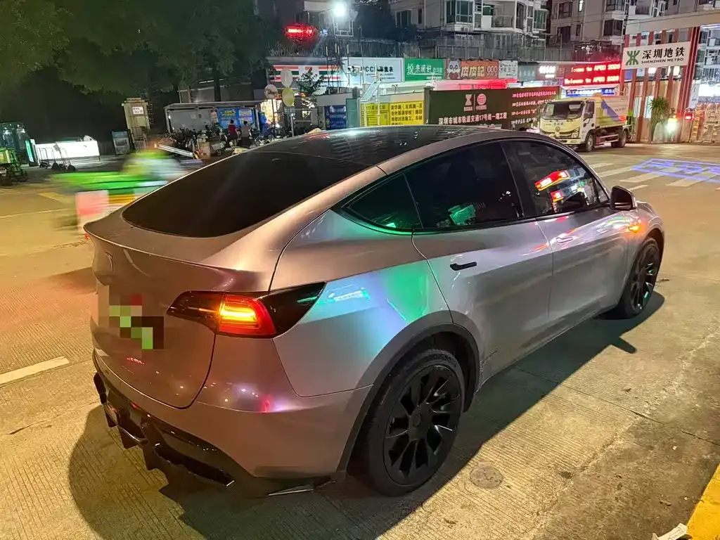 Tesla Model Y — фото 6