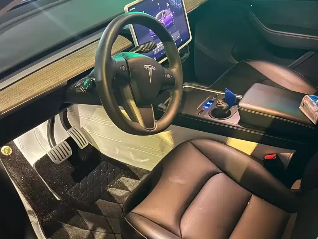 Tesla Model Y — фото 5