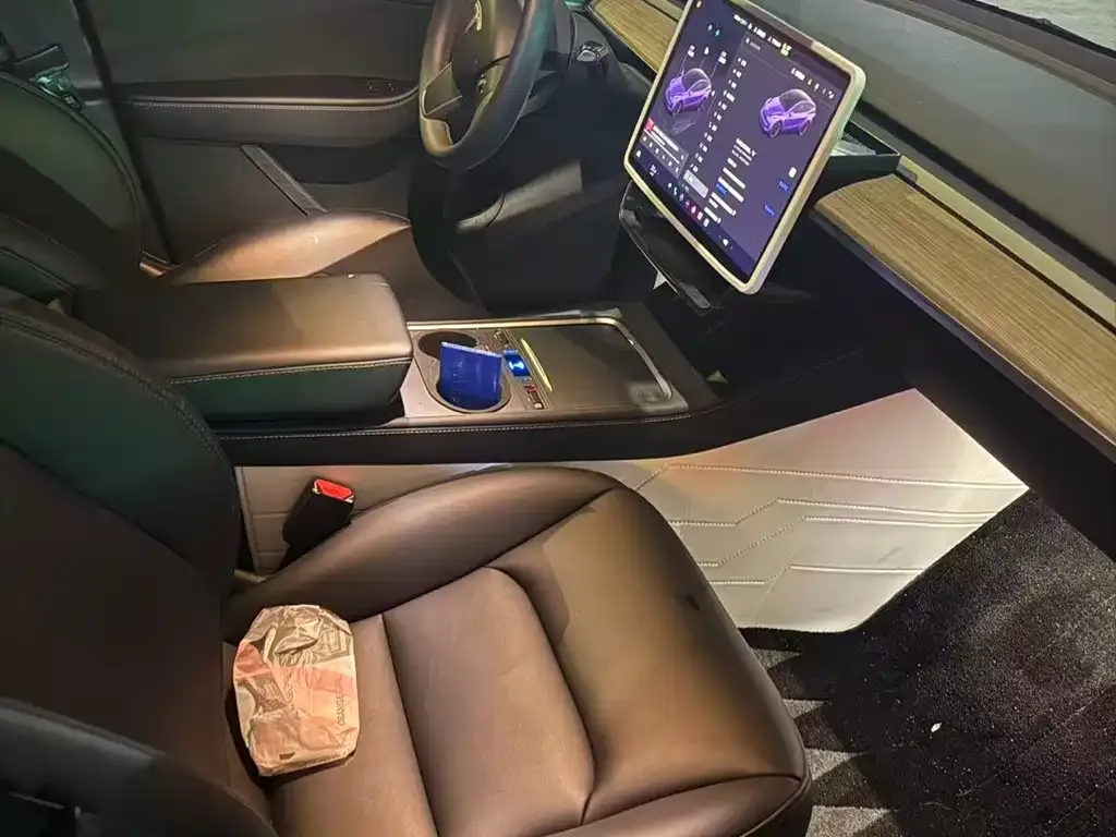 Tesla Model Y — фото 3