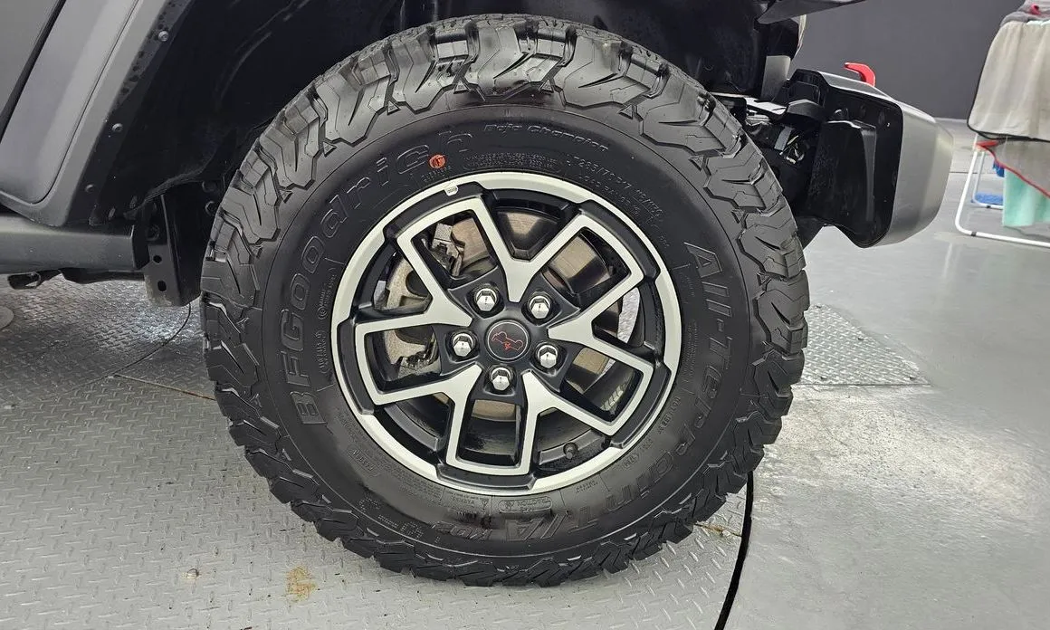 Jeep Wrangler — фото 10