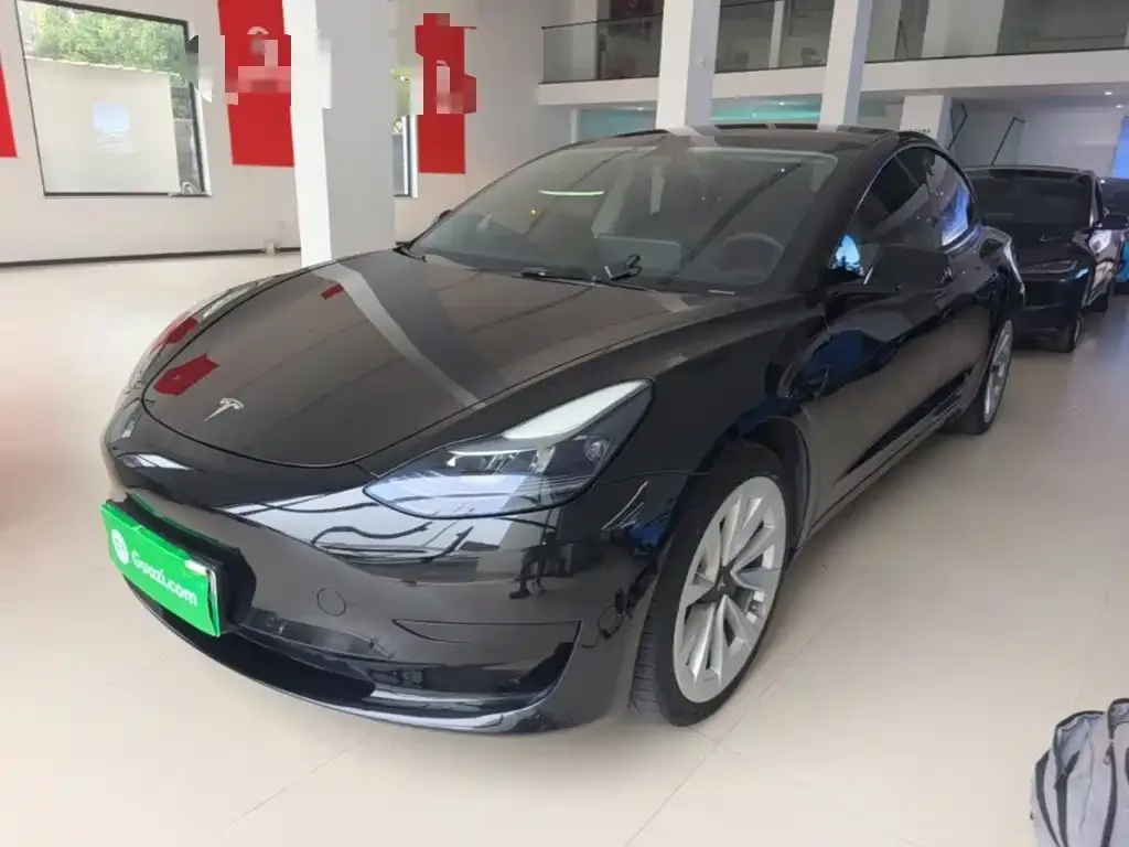 Tesla Model 3 — фото 1