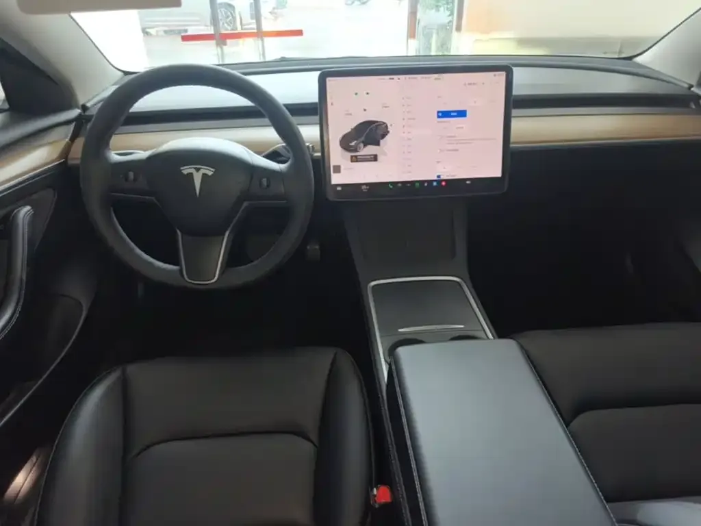 Tesla Model 3 — фото 5