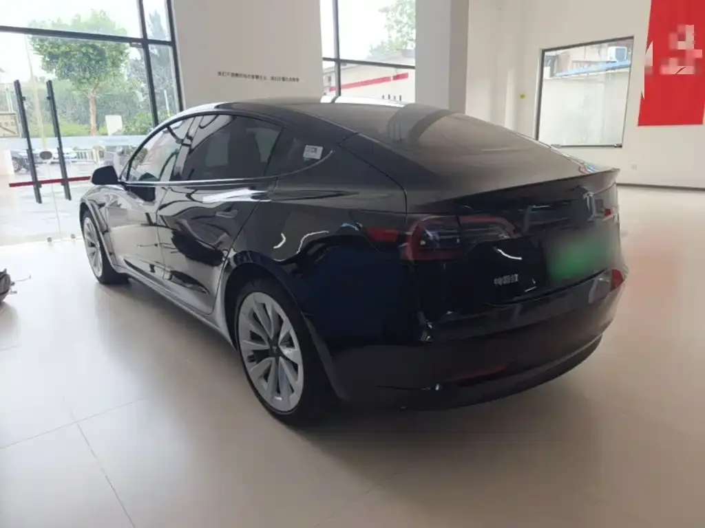 Tesla Model 3 — фото 4