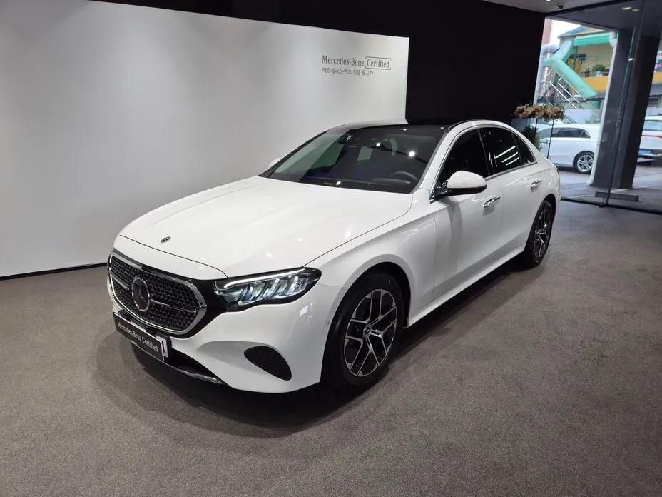 Mercedes-Benz E-Class — фото 1