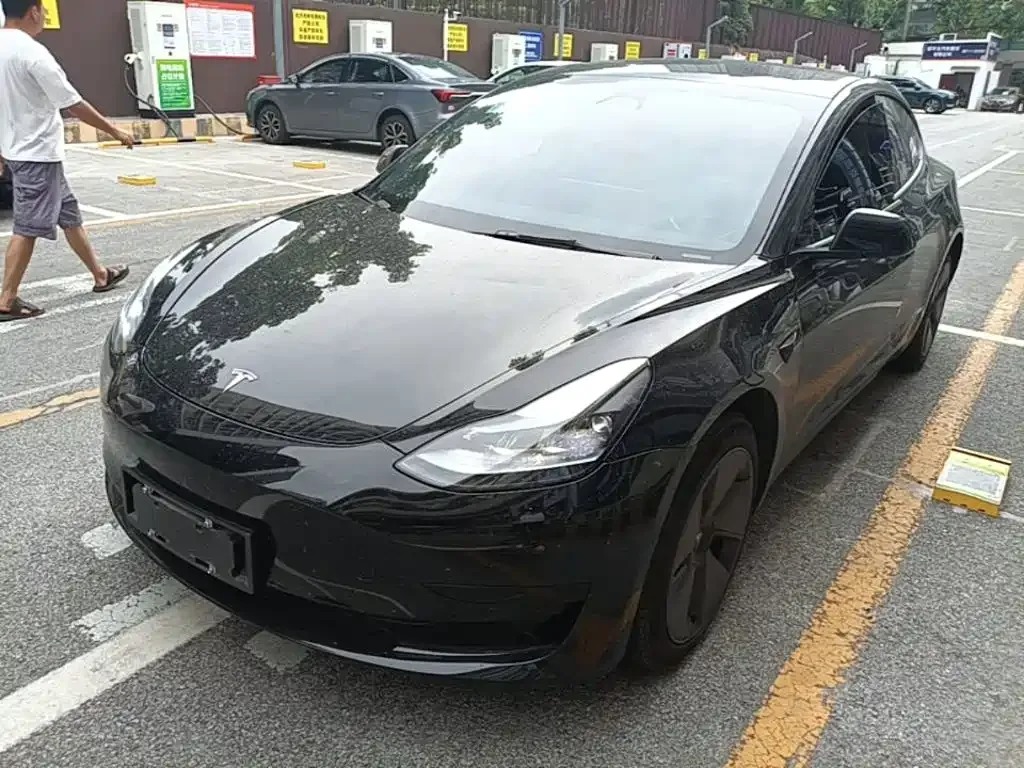 Tesla Model 3 — фото 3