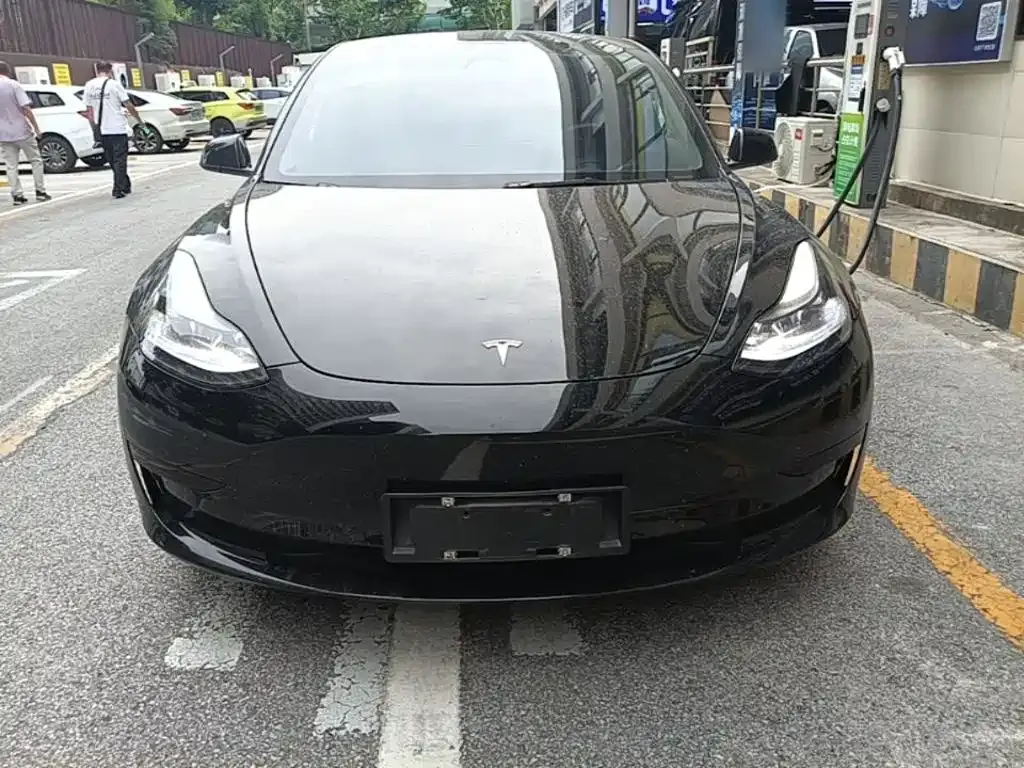Tesla Model 3 — фото 4