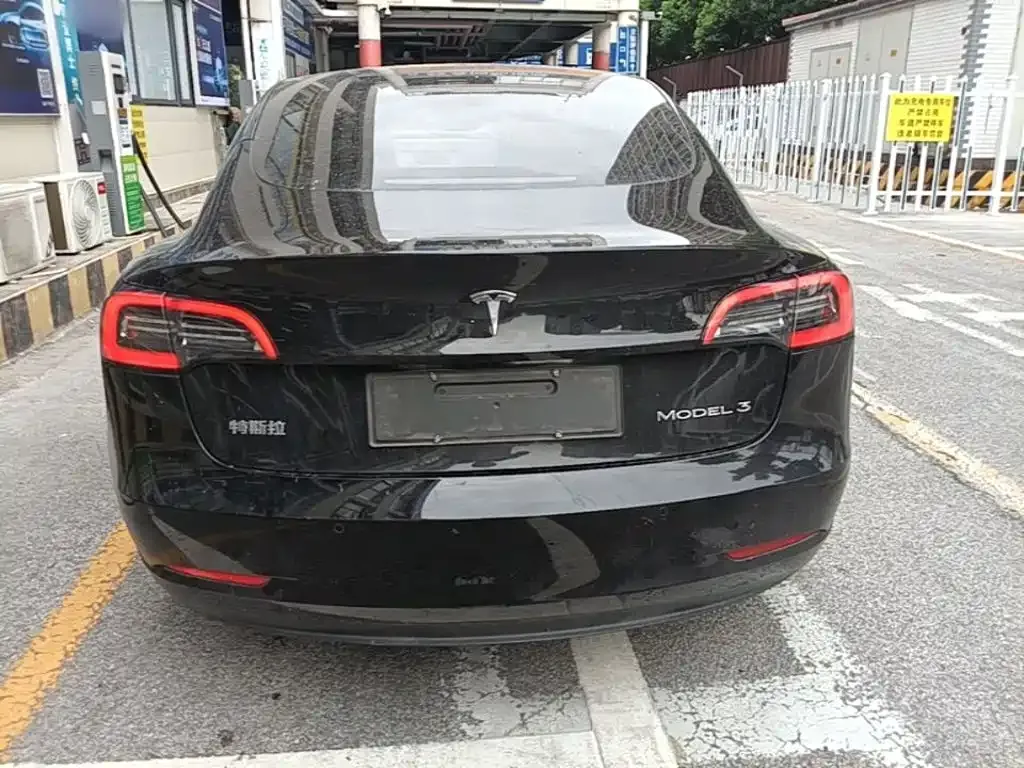 Tesla Model 3 — фото 10